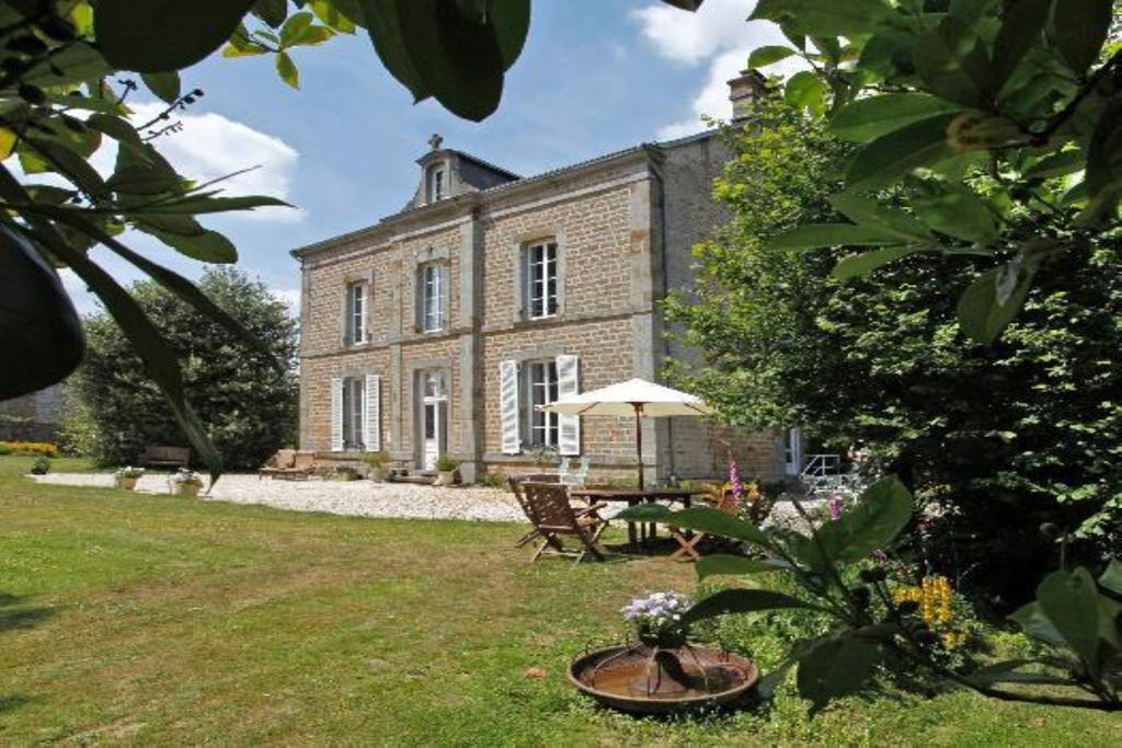 Le Presbytere Bed & Breakfast Saint-Bomer-les-Forges Екстериор снимка